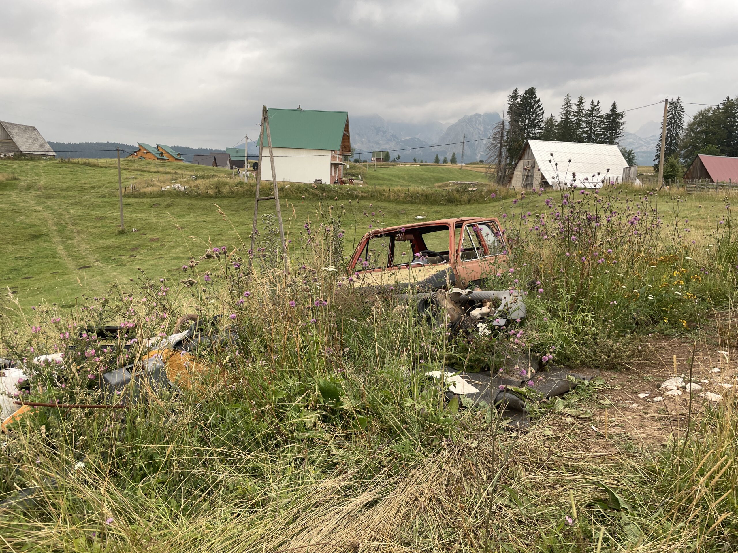 Autofriedhof in Montenegro, Foto: Soilitude